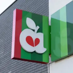 Jak zainstalować aplikację Delikatesy Centrum i uniknąć problemów