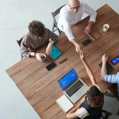 Jak włączyć aplikację Microsoft Teams w organizacji bez problemów?