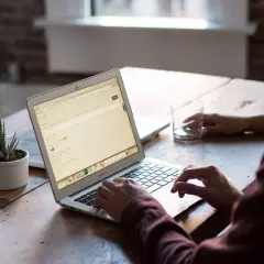 Jak sprawdzić ruch na stronie internetowej i uniknąć błędów analizy