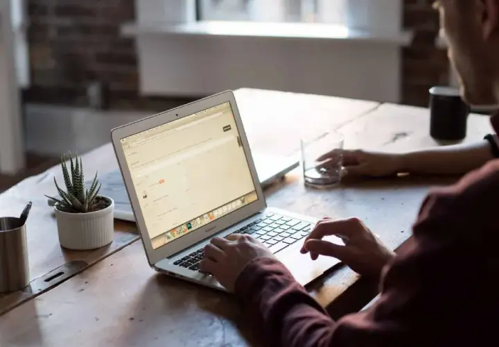 Jak sprawdzić ruch na stronie internetowej i uniknąć błędów analizy