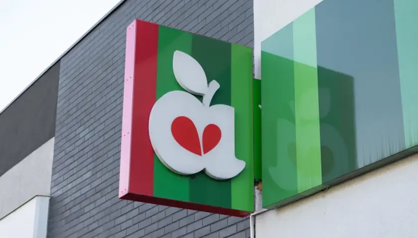 Jak zainstalować aplikację Delikatesy Centrum i uniknąć problemów
