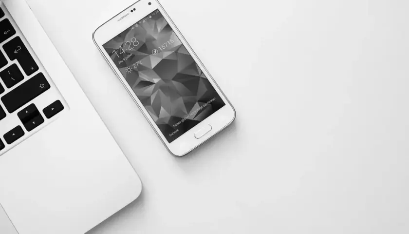 Internet mobilny czy stacjonarny - co wybrać, aby nie przepłacać?