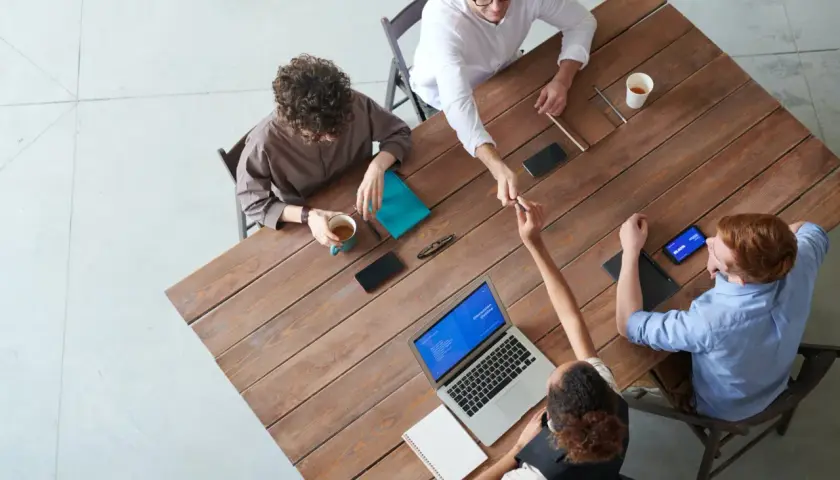 Jak włączyć aplikację Microsoft Teams w organizacji bez problemów?