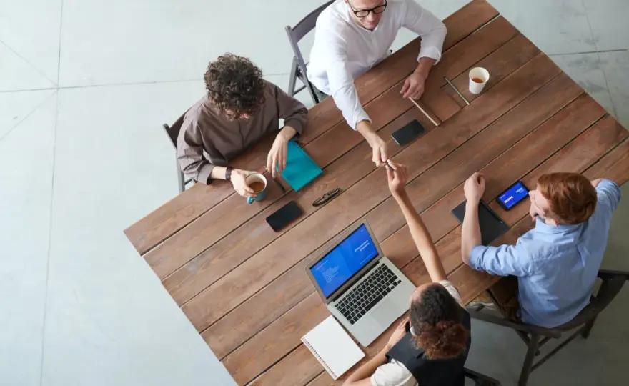 Jak włączyć aplikację Microsoft Teams w organizacji bez problemów?